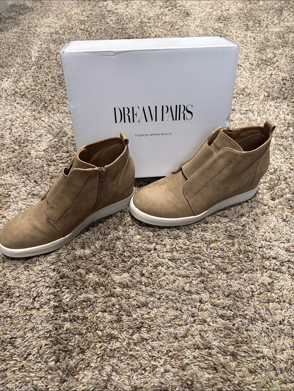 Dream Pairs Men’s Tan Wedge Sneaker
